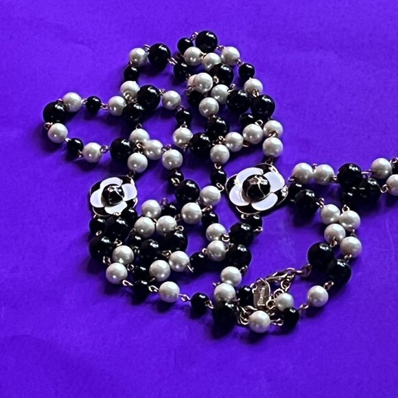Misasha Pearl Black Bead Magnolia Long Sautoir Necklace - Picture 2 of 9